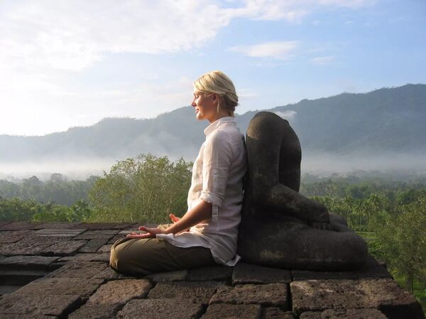 Avkoppling - Borobodurs budistiska tempel, Java - Indonesien