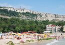 Stranden, hotellet, berget
