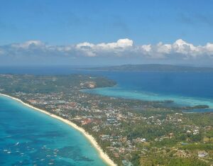 Boracay och White Beach från ovan.