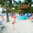 Flamingo Beach ligger på den på den privata hotellön Renaissance Island. Här vandrar tama flamingos fritt på stranden.
