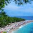Populära stranden Zlatni Rat på Brac i Kroatien.