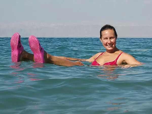 Flyter som en kork - Döda havet - Jordanien