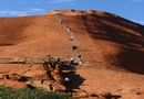Led upp till toppen på Ayers Rock