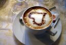 Capuccino på restaurang i Spiazzi