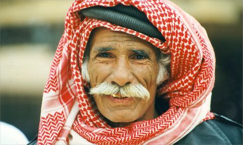 WADI RUM. Leende guldbruna ögon?