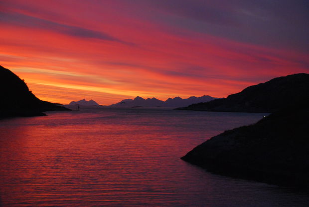 Kurvan ut På Norska havet - Bilder Nordland, Norge - Reseguiden