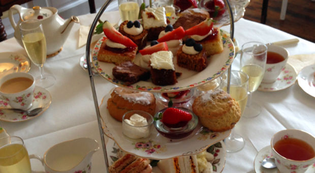Afternoon Tea på Crook Hall i Durham - Storbritanniens bästa enligt Helena.