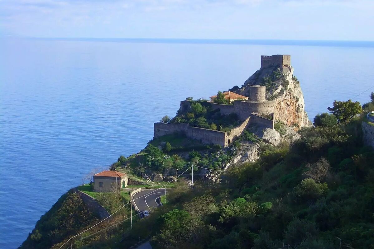 Il castello di Sant Alessio-Sicilien