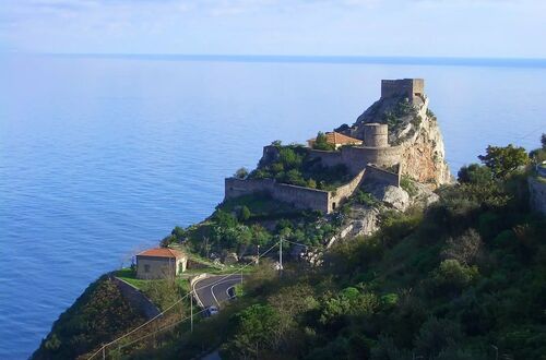 Il castello di Sant Alessio-Sicilien