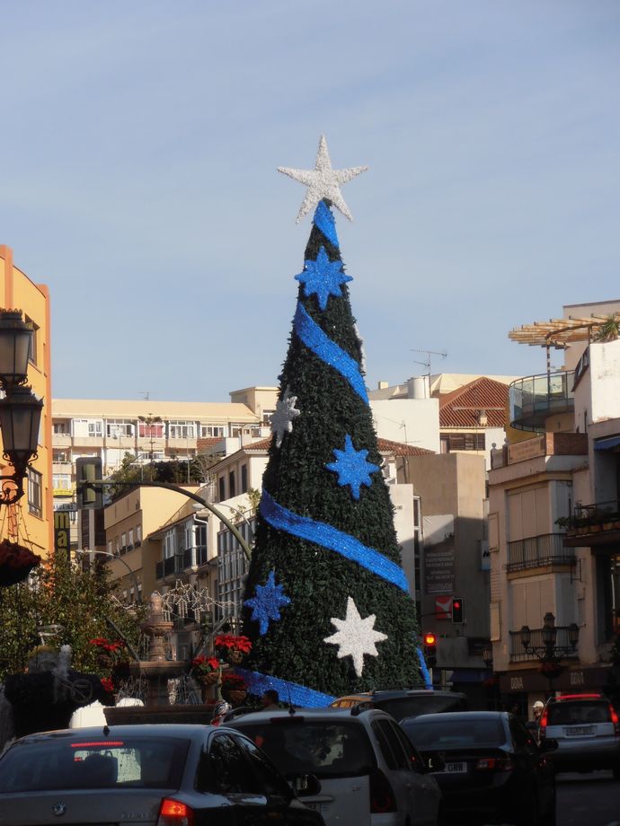 Julgran klädd i blått Spanien Dodi Reseguiden