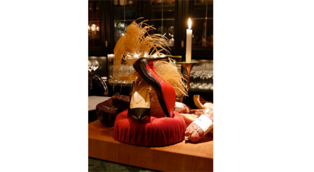 Louboutin-skor på Hotel Pigalle