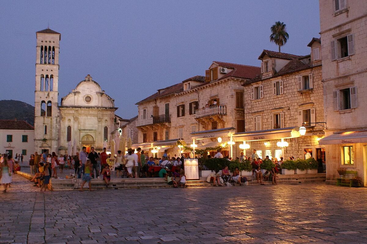 Dags och välja restaurang, Hvar stad