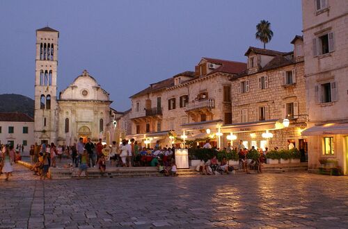 Dags och välja restaurang, Hvar stad
