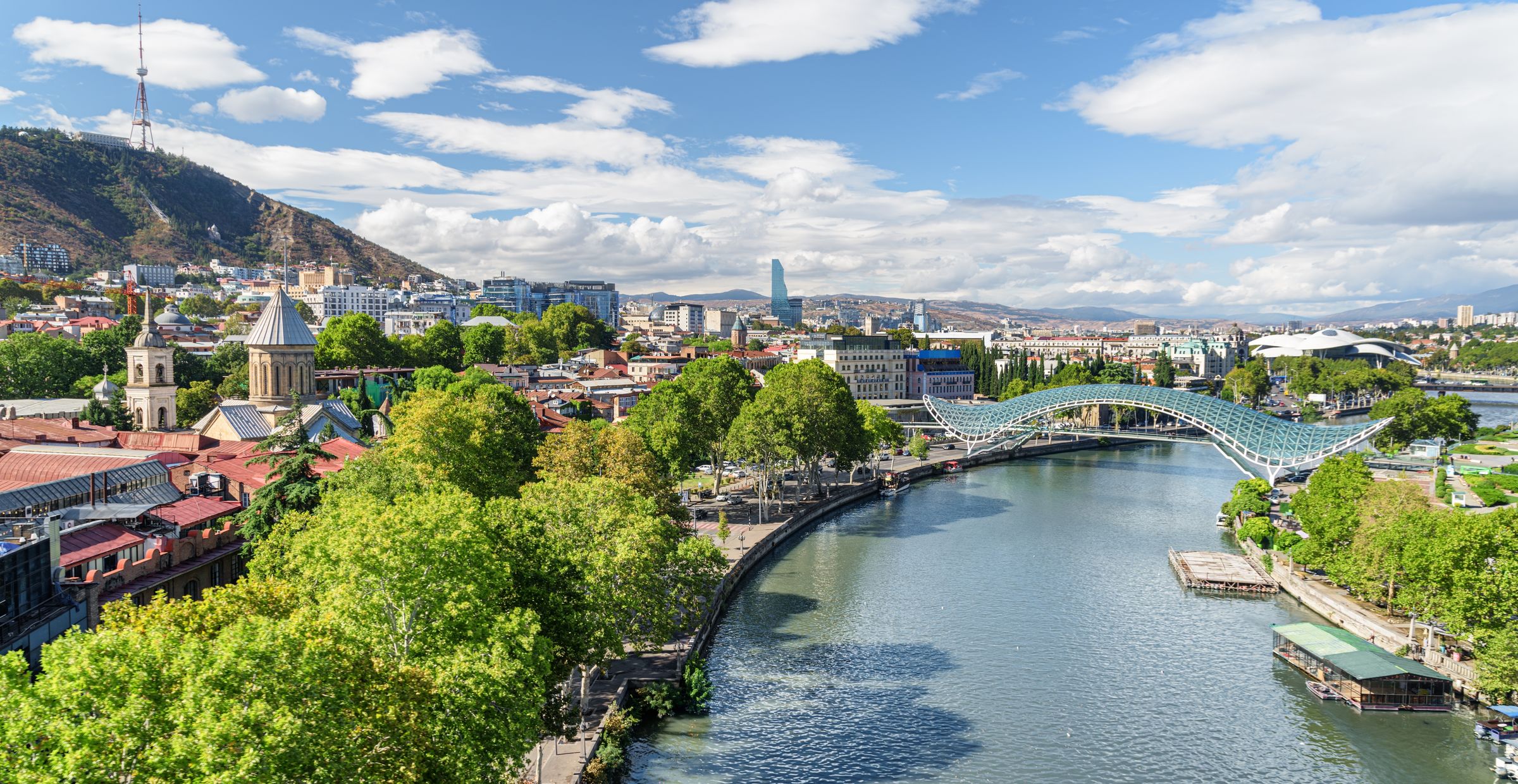 Hitta hyrbil i Tbilisi, Georgien