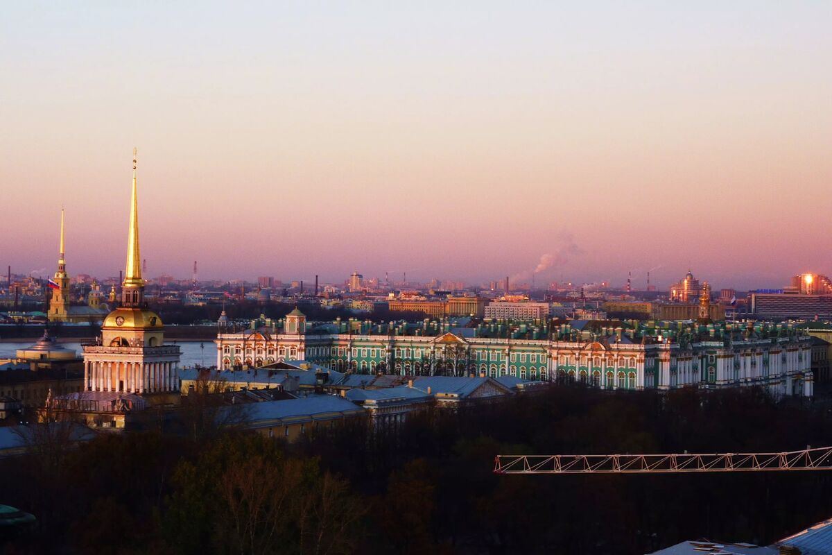 Vy över Sankt Petersburg och Eremitaget