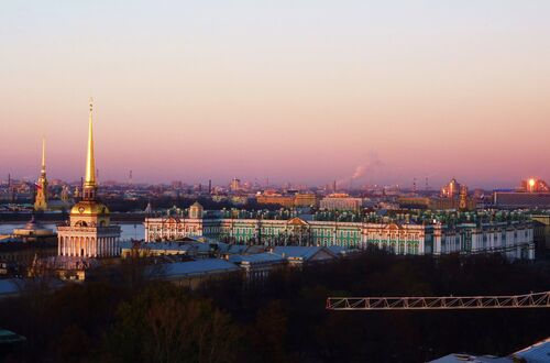Vy över Sankt Petersburg och Eremitaget