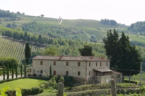 Vingård utmed Chiantivägen i Toscana