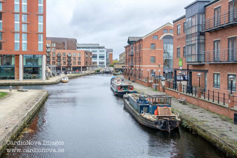Leeds and Liverpool canal vid Granary Wharf Leeds, Storbritannien