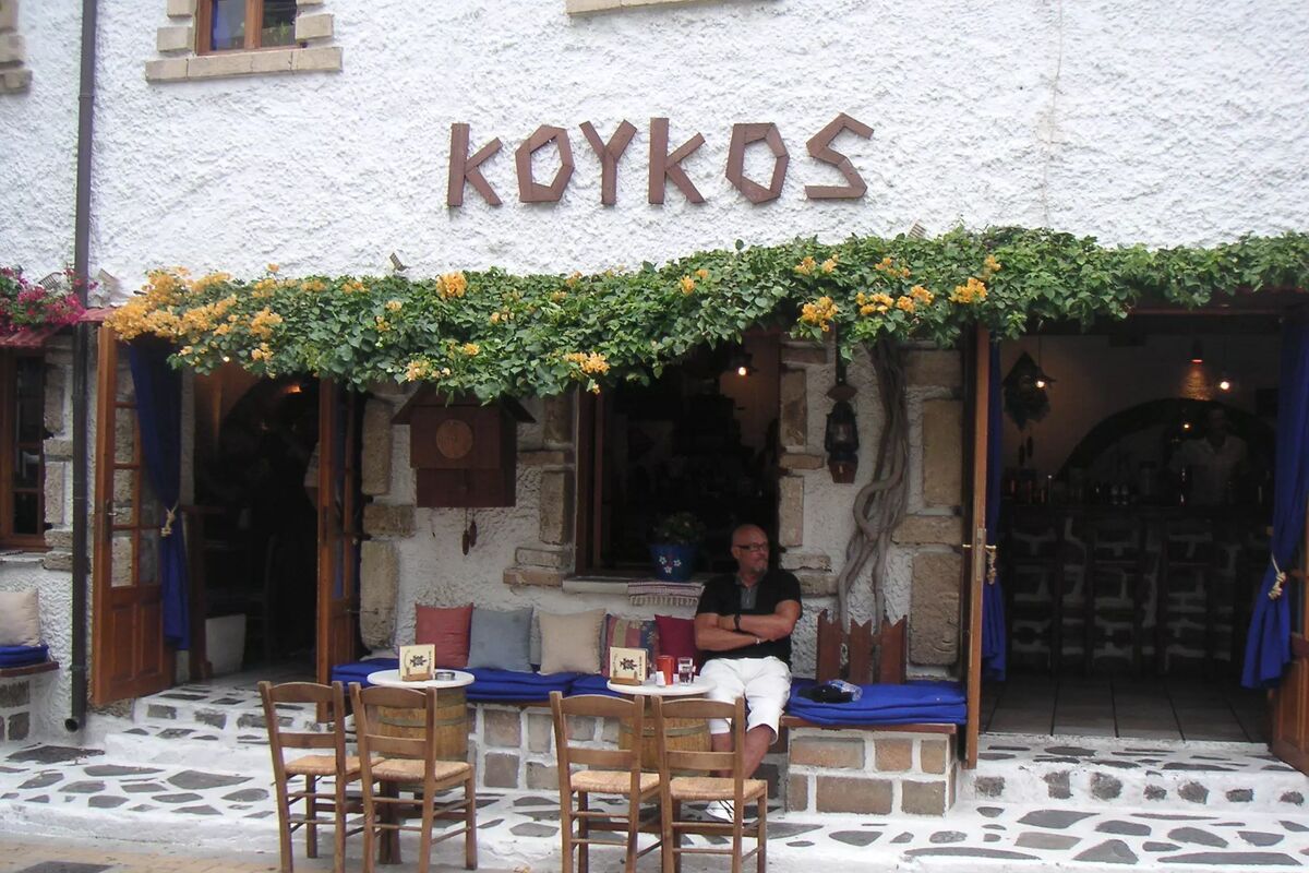 Mittemot kyrkan.
