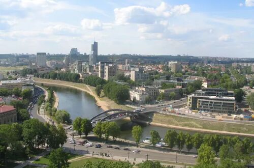 Utsikt över Vilnius med floden Vilna