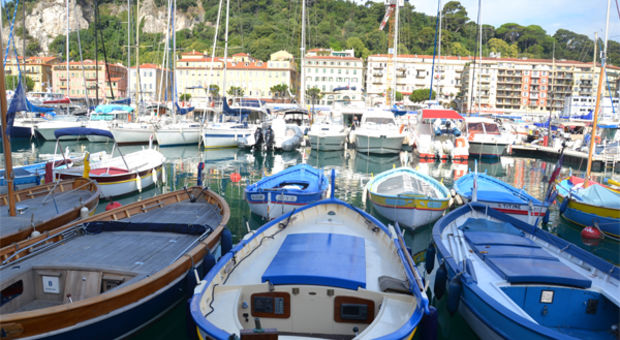 Mysiga hamnen i Nice