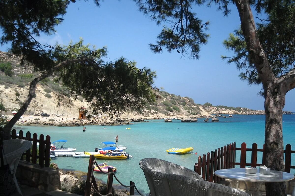 Lunchutsikt på Konnos Bay
