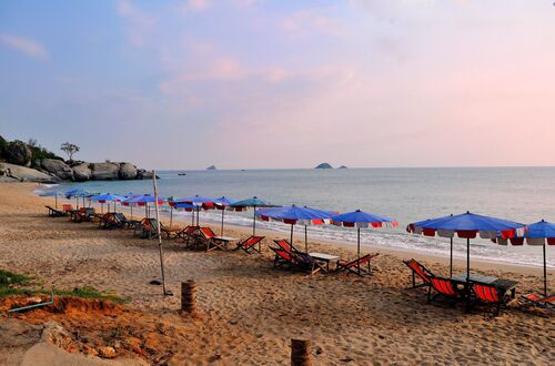 Tidig morgon på Sai Noi Beach