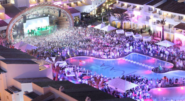 Upplev några av världens bästa DJ's på Ibiza i sommar