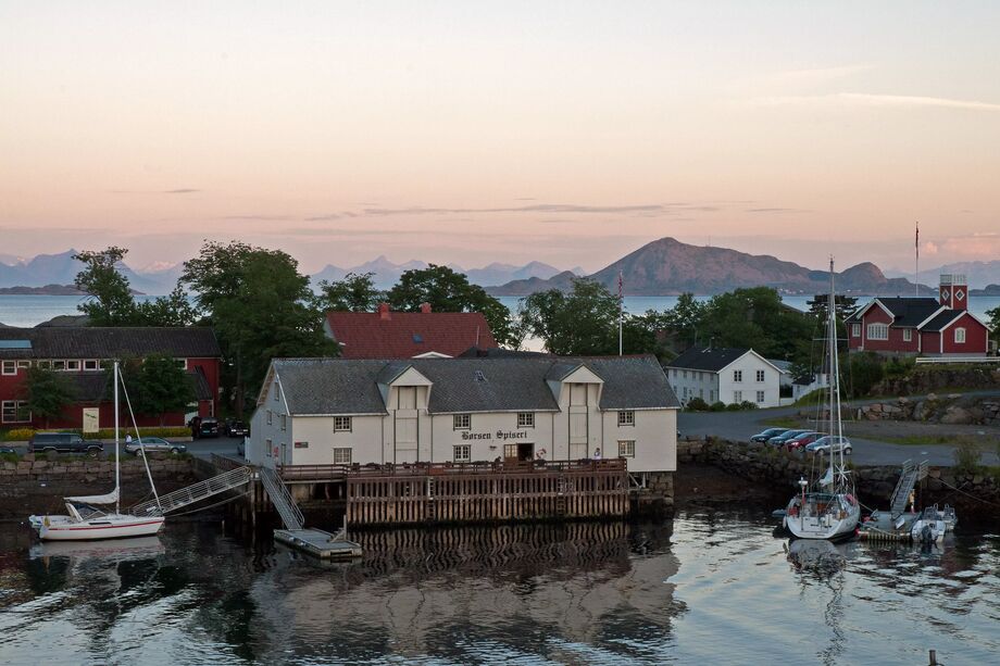 Børsen Spiseri på Svinøya - Svolvær, Lofoten, Norge ...