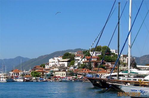 Längs hamnpromenaden i Marmaris.