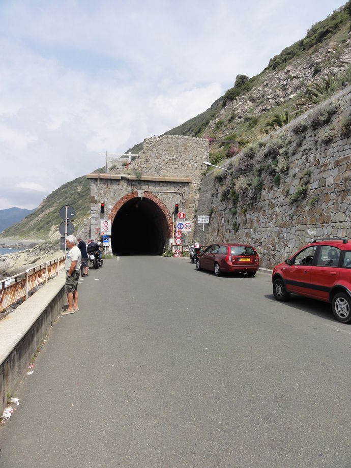 Enkelriktad tunnel, stopp 10 min Deiva Marina, Cinque