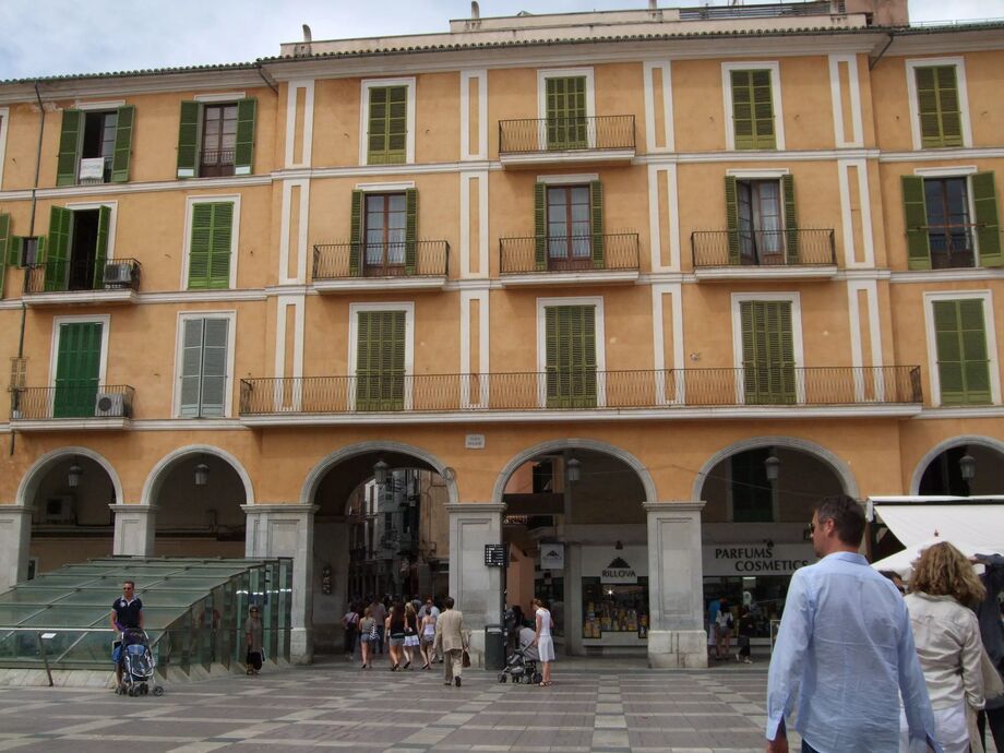 Plaza Mayor. - Palma de Mallorca, Mallorca, Spanien - Gullsing - Reseguiden